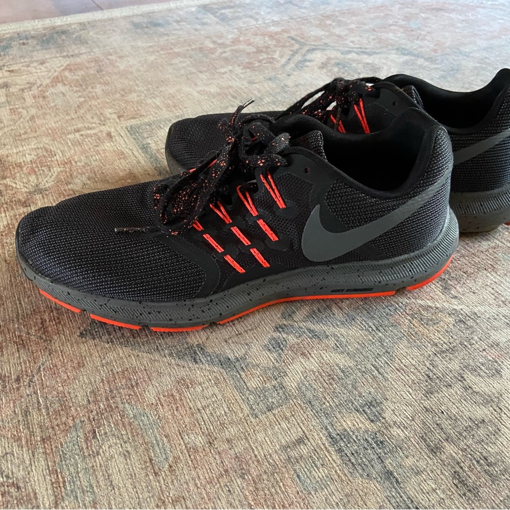 Nike (lightly used in great condition), Run Swift size 10